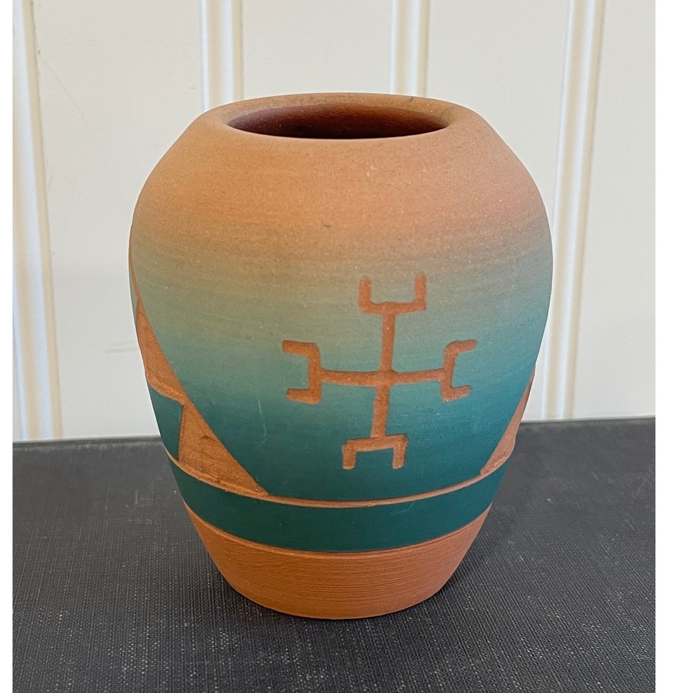 Sioux Terracotta Vase Geometric‎ Southwest Native American Signed Wally 3.75"